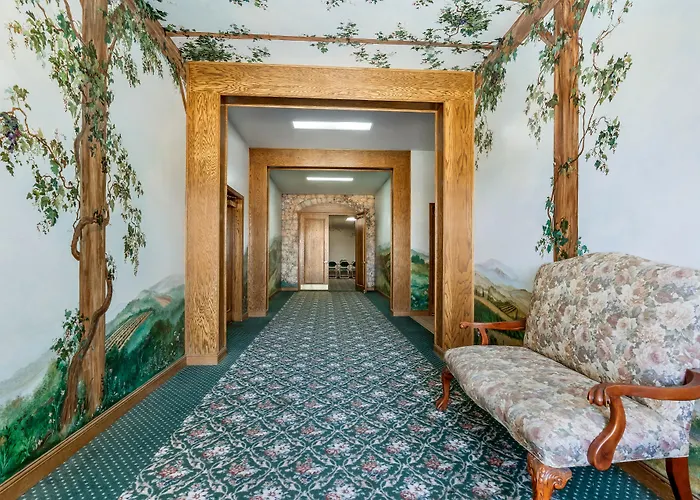Red Lion Inn & Suites Lemoore